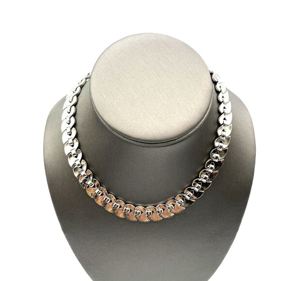 Vintage TRIFARI Pat Pend Ribbon Weave Link Silvertone Collar Necklace 15" - Picture 7 of 9